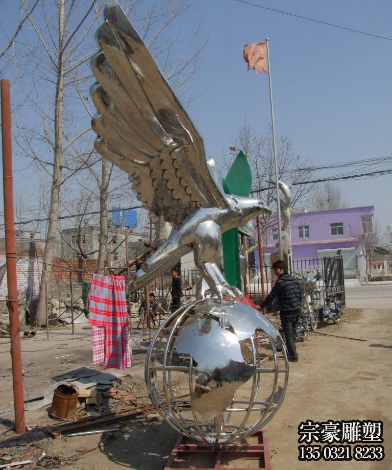 不锈钢老鹰抓地球景观雕塑