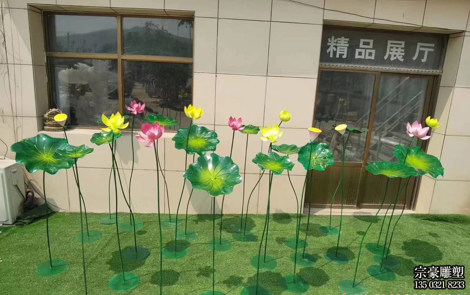 公园景区创意不锈钢喷漆彩绘荷花雕塑 公园景区创意不锈钢喷漆彩绘荷花雕塑