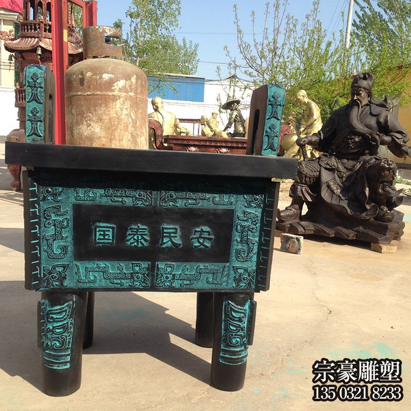青铜铸造两耳四足四方鼎 青铜铸造两耳四足四方鼎