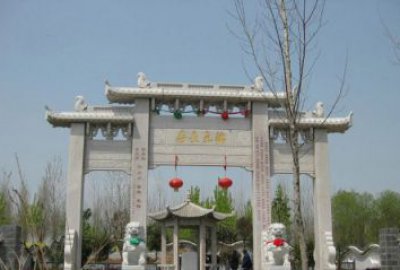 三间四柱花岗岩石雕牌坊